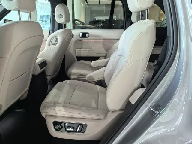 Li Auto L8 — Фото автомобиля 9