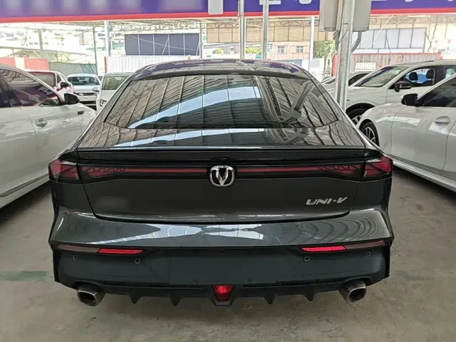 Changan UNI-V — Фото автомобиля 5
