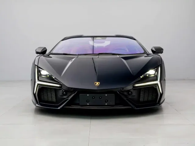 Фотография автомобиля — Lamborghini Revuelto