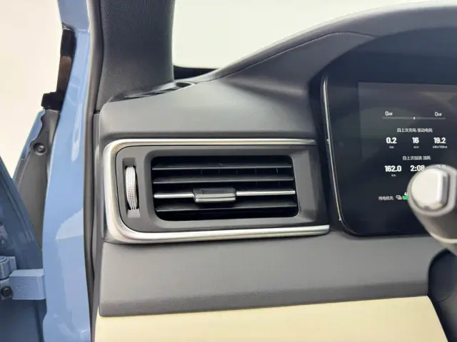 Li Auto ONE — Фото автомобиля 16