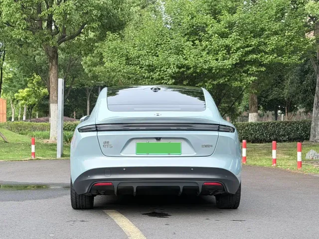 Nio ET5 — Фото автомобиля 11