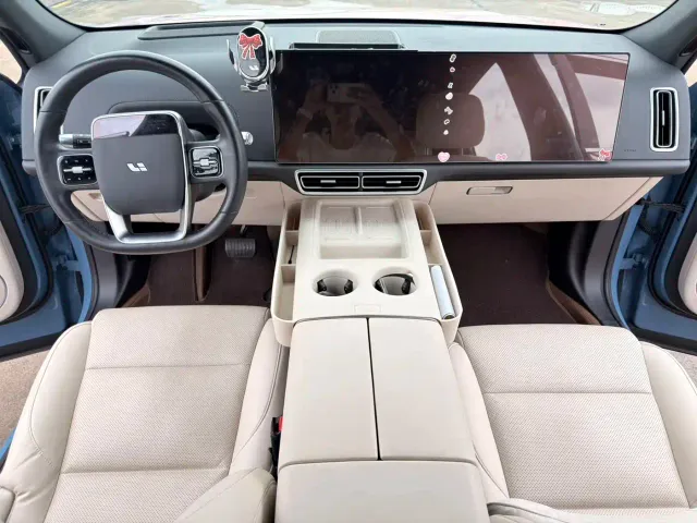 Li Auto L7 — Фото автомобиля 9