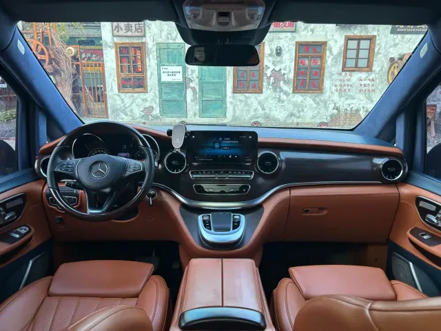 Mercedes-Benz V-Class — Фото автомобиля 10