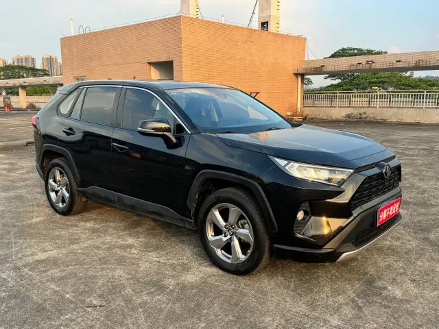 Toyota RAV4 — Фото автомобиля 7