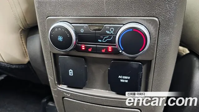 Ford Explorer Explorer 6 поколение 3.0 Platinum 4WD — Фото автомобиля 16