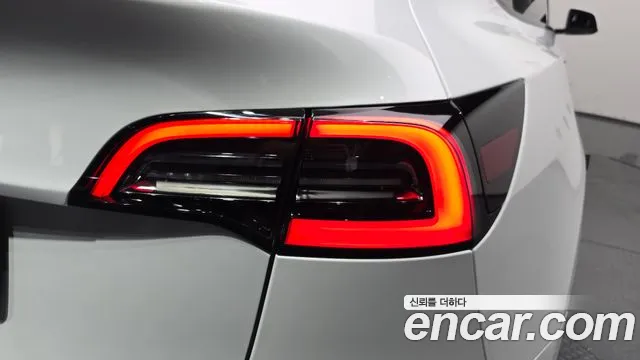 Tesla Model Y — Фото автомобиля 8