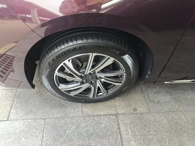 Maxus G90 — Фото автомобиля 22