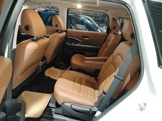 Nissan Terra — Фото автомобиля 16