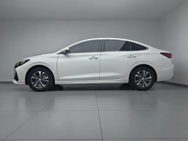 Changan Eado — Фото автомобиля 7