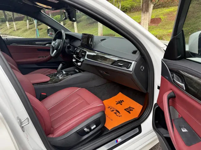 BMW 5 Series — Фото автомобиля 8