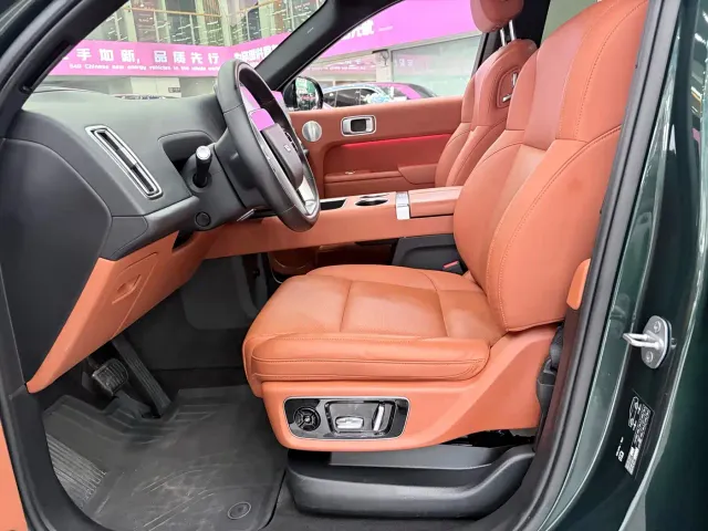 Li Auto L8 — Фото автомобиля 14