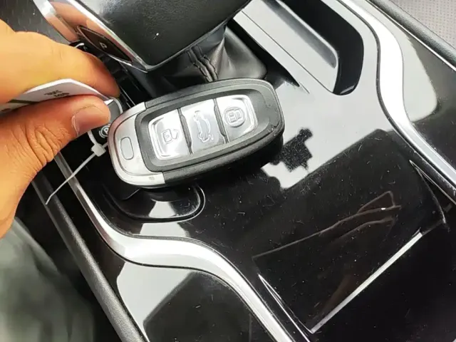 Hongqi Hongqi E-QM5 2021 Charging Flag Premium Edition — Фото автомобиля 8