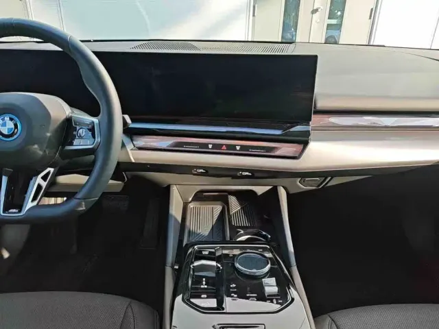 BMW i5 — Фото автомобиля 11