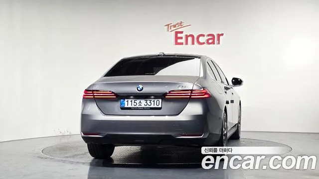 BMW 5-Series — Фото автомобиля 4