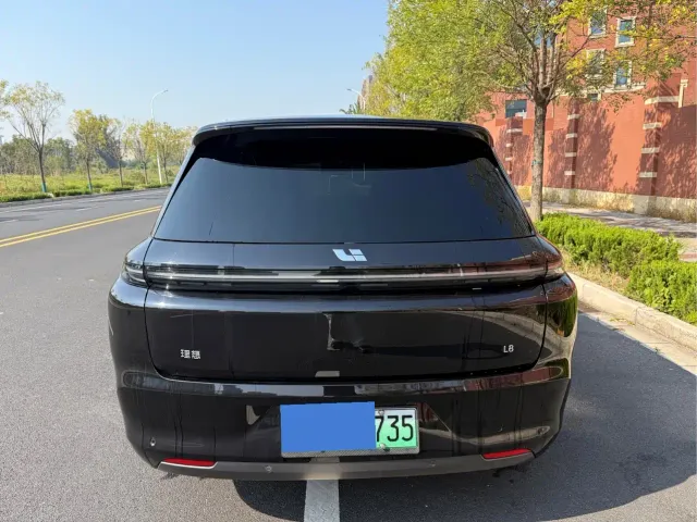 Li Auto L8 — Фото автомобиля 14