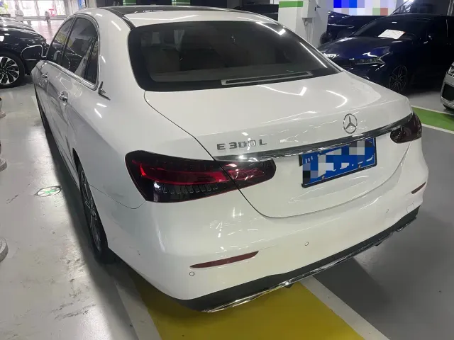 Mercedes-Benz E-Class — Фото автомобиля 11