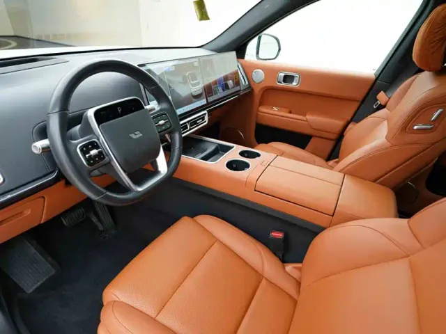 Li Auto L7 — Фото автомобиля 8