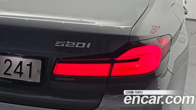BMW 5 Series G30 — Фото автомобиля 8