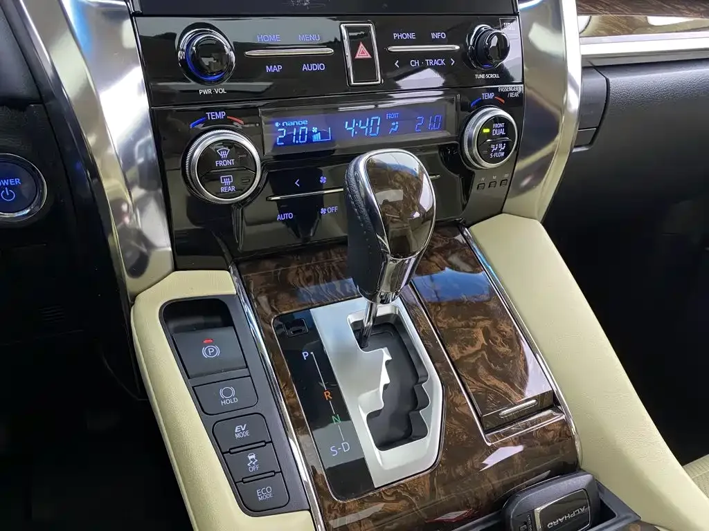 Toyota Alphard 2021 Hybrid 2.5L Luxury — Фото автомобиля 24