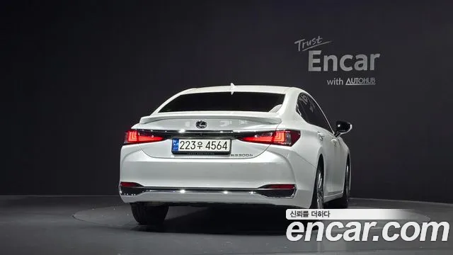 Lexus ES 7th Gen — Фото автомобиля 4