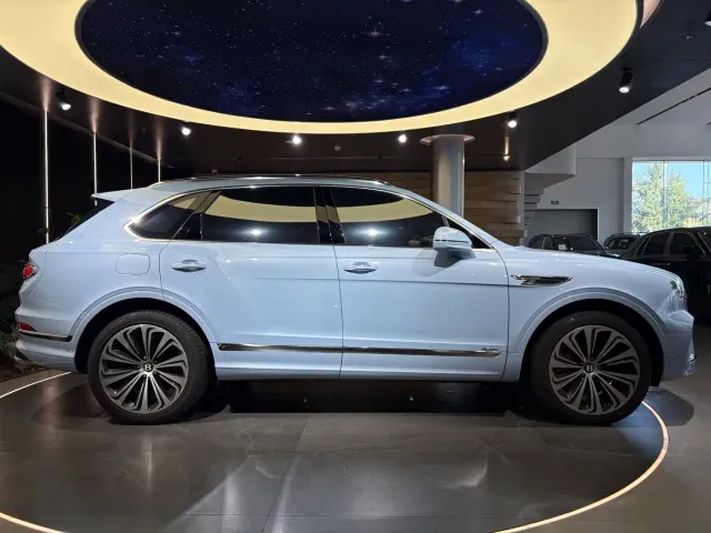 Bentley Bentayga — Фото автомобиля 3