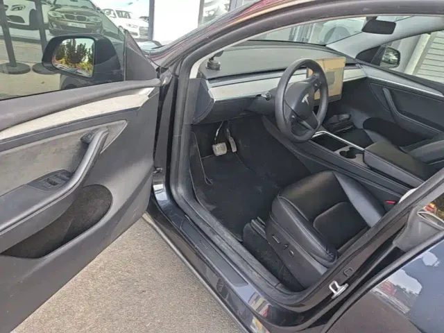 Tesla Model Y — Фото автомобиля 15