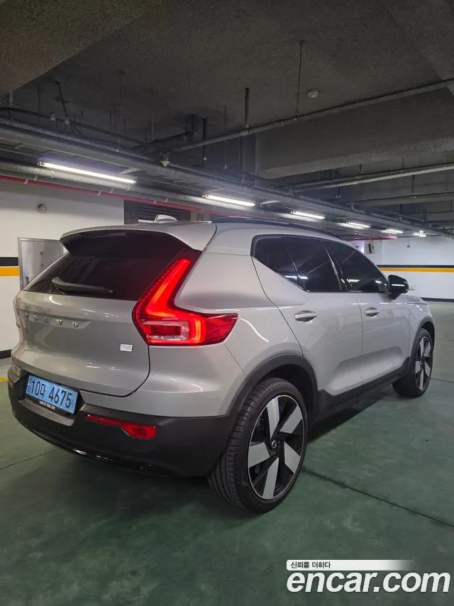 Вольво XC40 — Фото автомобиля 2