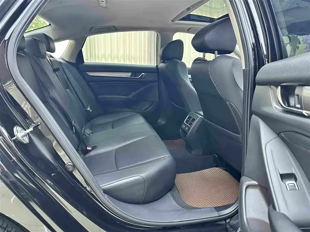 Honda Accord 2022 Sharp Hybrid 2.0L Sharp Leader Edition — Фото автомобиля 13
