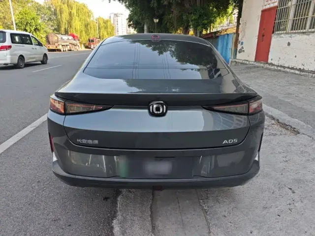 Changan Qiyuan A05 — Фото автомобиля 5