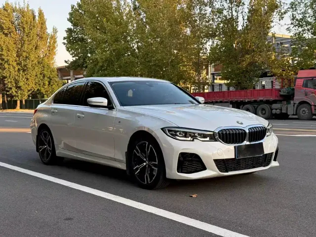 Фотография автомобиля — BMW 3 Series