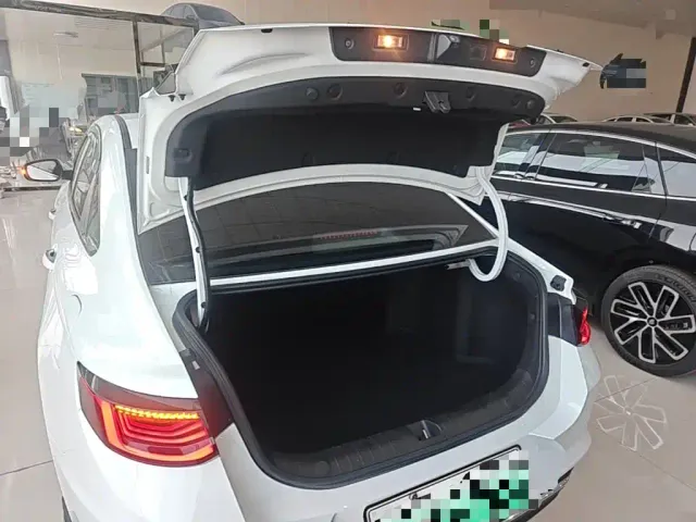 Geely Emgrand L — Фото автомобиля 18