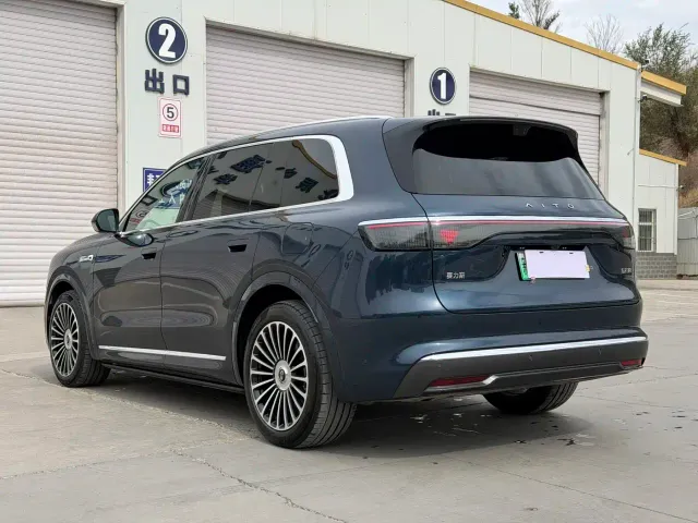 Aito M8 — Фото автомобиля 4