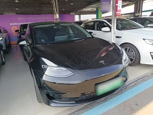 Tesla Model 3 — Фото автомобиля 3