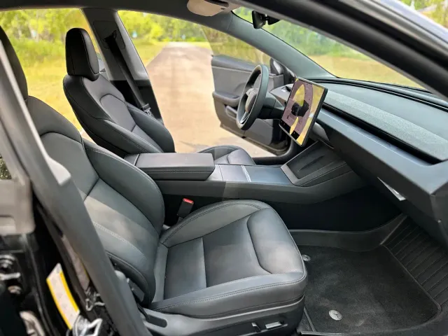 Tesla Model 3 — Фото автомобиля 17