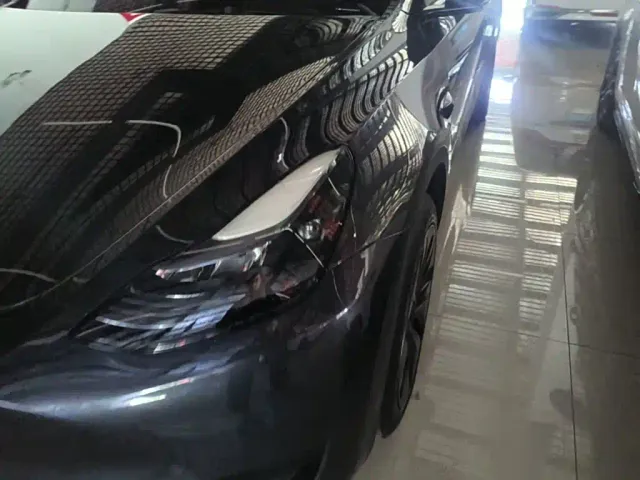 Tesla Model Y — Фото автомобиля 23
