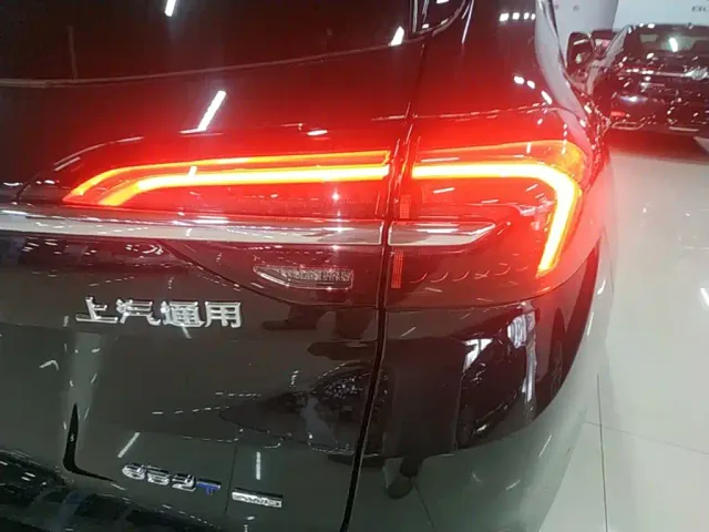 Buick Envision Plus — Фото автомобиля 7