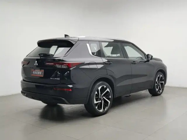 Mitsubishi Outlander — Фото автомобиля 2