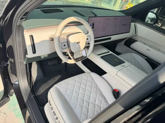 Li Auto L8 — Фото автомобиля 6