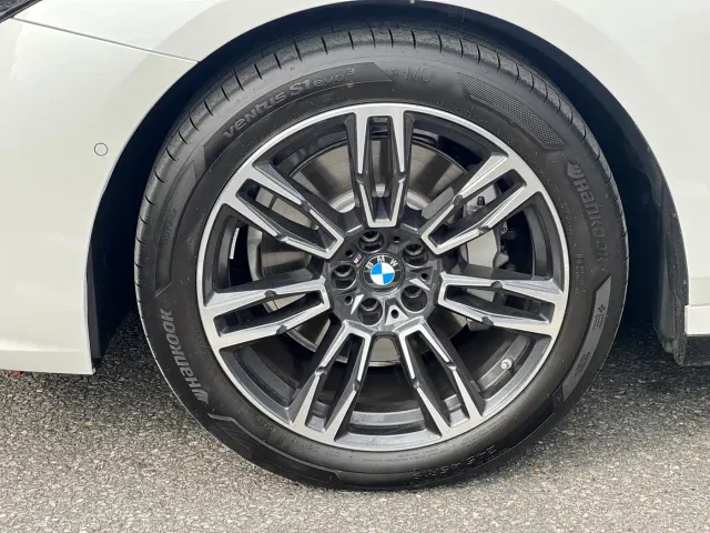 BMW 5 Series — Фото автомобиля 17