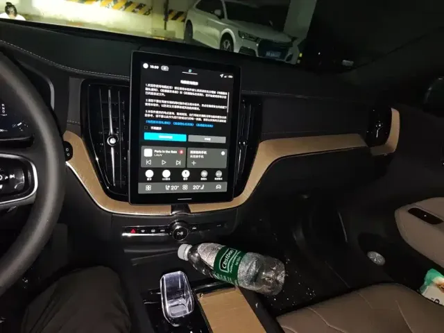 Volvo XC60 — Фото автомобиля 14