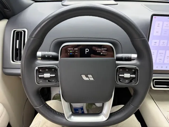 Li Auto L9 — Фото автомобиля 10