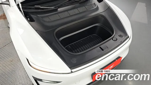 Tesla Model Y — Фото автомобиля 9
