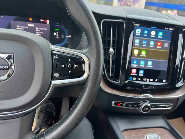 Volvo XC60 — Фото автомобиля 21