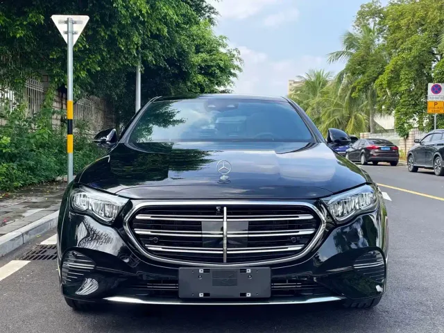 Mercedes-Benz E-Class — Фото автомобиля 2