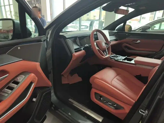 BYD Tang L — Фото автомобиля 15