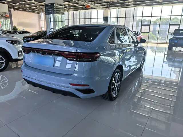 Geely Emgrand — Фото автомобиля 10