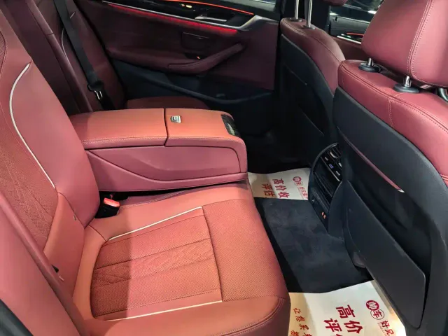 BMW 5 Series — Фото автомобиля 10
