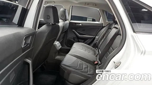 Volkswagen Jetta — Фото автомобиля 9