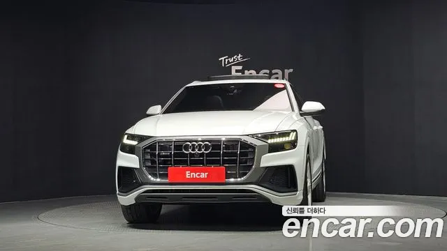 Audi Q8 — Фото автомобиля 3