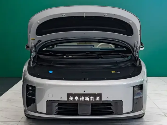 Li Auto Li i8 2025 Standard Edition — Фото автомобиля 5